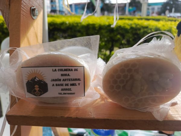 Jabón artesanal de miel y arroz - La Colmena de Nora