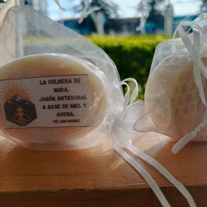 Jabón artesanal de miel y avena - La Colmena de Nora