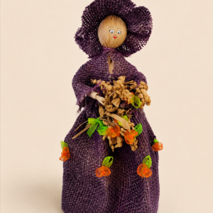 Muñeca de costal vestido morado - Platifibra
